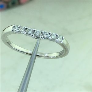 Ladies 14k White Gold VS Quality Diamonds Band